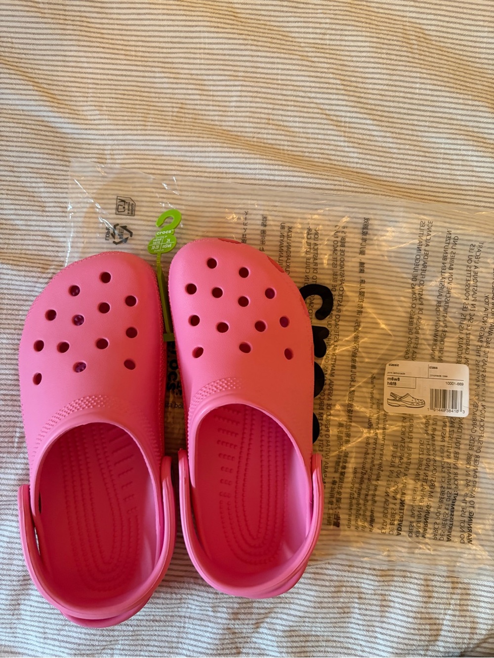 Brand New Unisex Crocs Classic Clogs in Pink Lemonade Women’s 8 Men’s 6